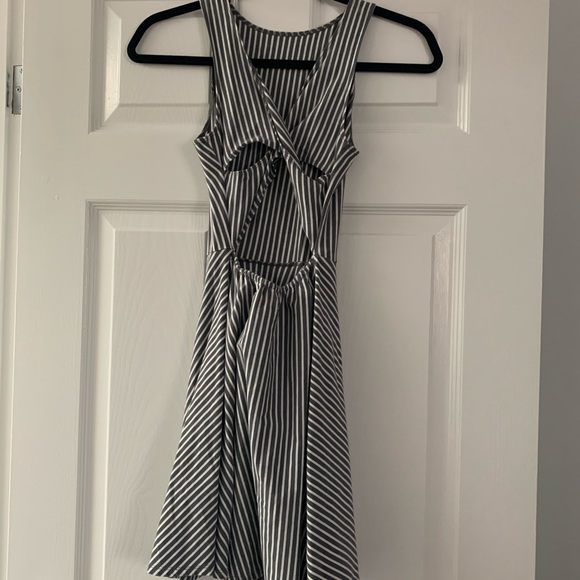 HOLLISTER - Striped Summer Dress - Size xs - Picture 2 of 3